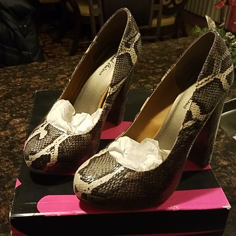 Snake skin shoe